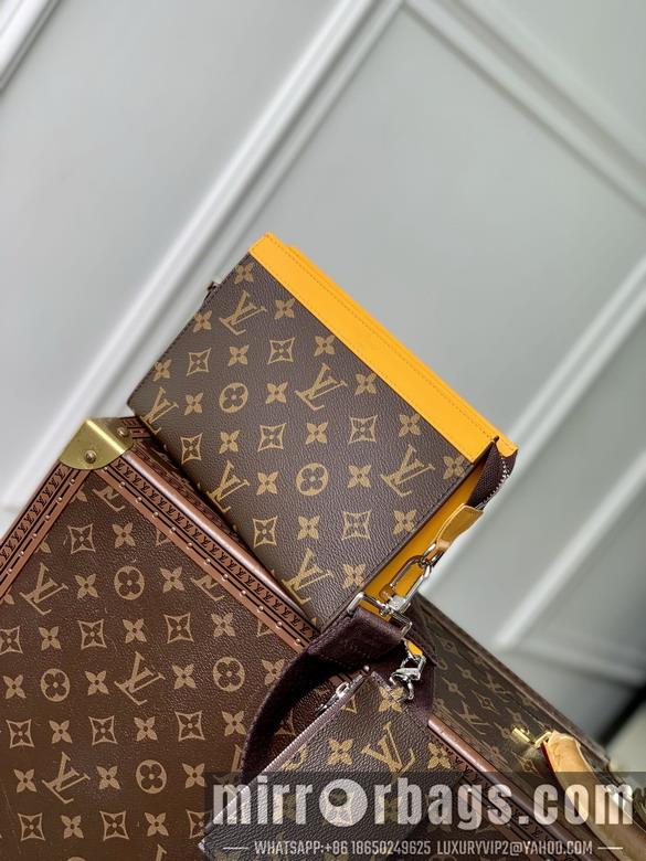 LV Bags Alpha M81124 18.5x11x6.5cm gf1
