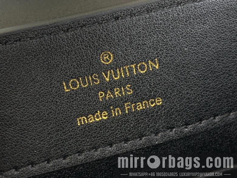 LV Bags Cap m11908 21x13.6x8cm gf3