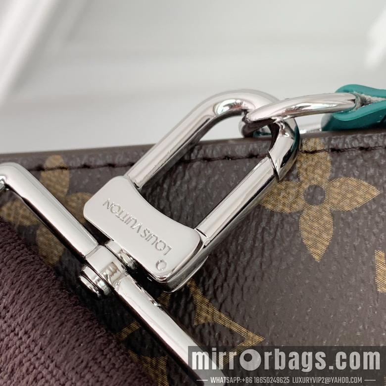 LV Bags Alpha M81124 18.5x11x6.5cm gf2