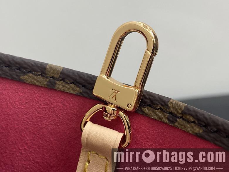 LV Bags On M13668 18x15x8.5cm gf