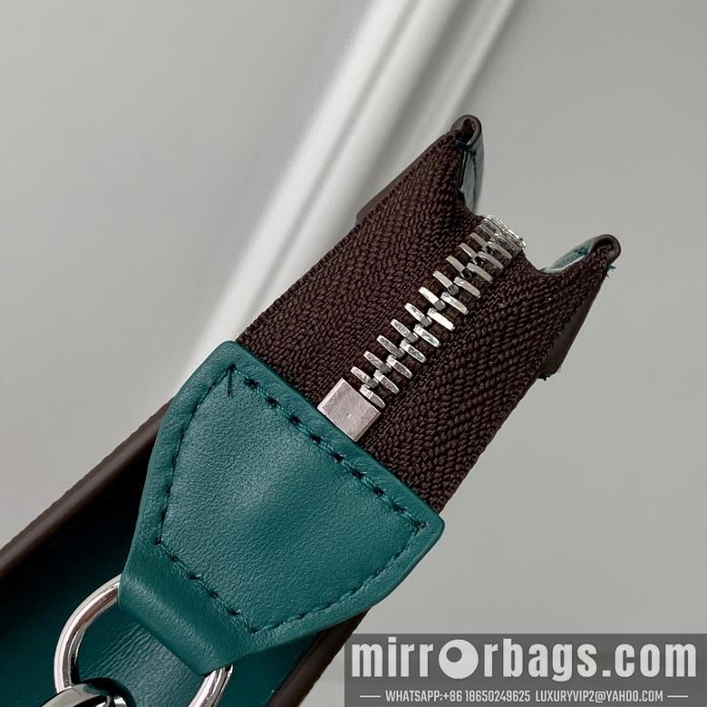 LV Bags Alpha M81124 18.5x11x6.5cm gf2