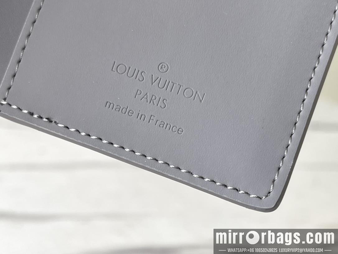 LV Bags Aerogram M81028 8x11x1 cm gf