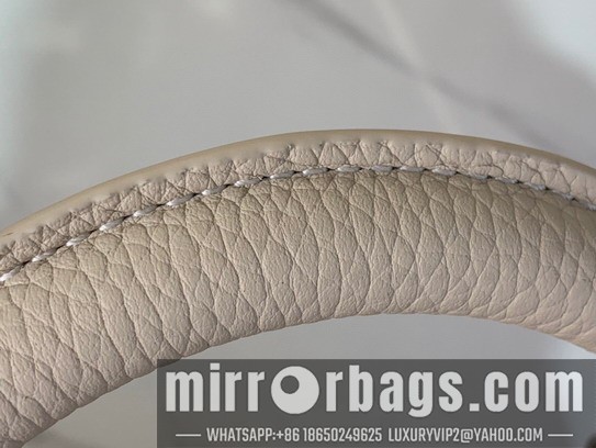 LV Bags Cap m12936 12x8x27cm gf
