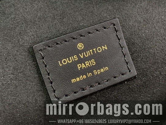 LV Bags Bumbag m14353 31x15x6cm gf