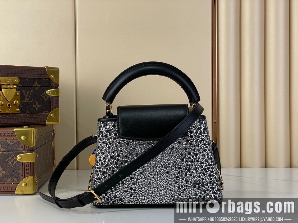 LV Bags Cap M83088 12x8x22cm gf1