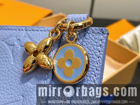 LV Bags Charms M13649 10.2x7.3x0.3cm gf