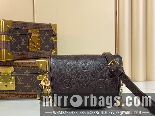 LV Bags Bumbag M82208 17x12x9.5cm gf