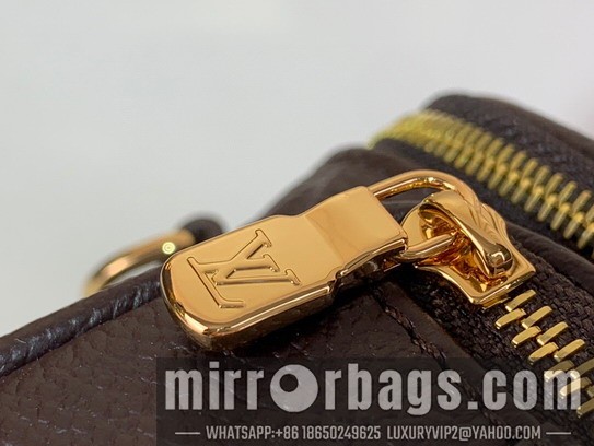 LV Bags Bumbag M82208 17x12x9.5cm gf