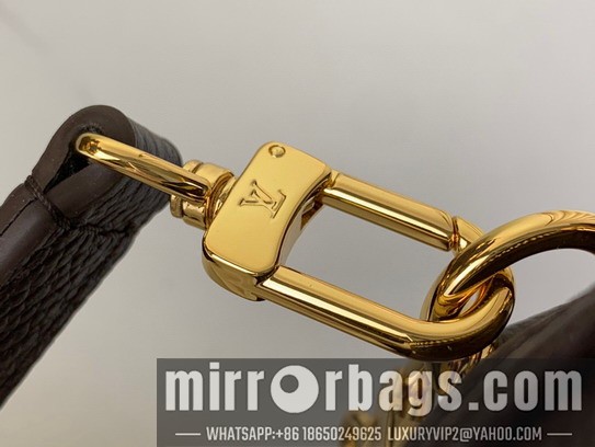 LV Bags Bumbag M82208 17x12x9.5cm gf