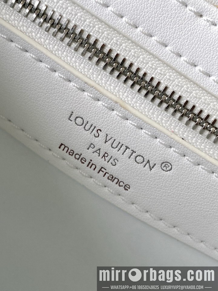 LV Bags Cap M48865 21x14x8cm gf4