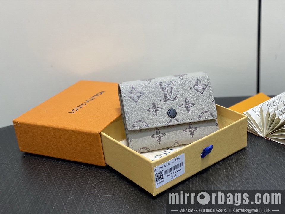 LV Bags Victor M14793 11.5x9x2.5cm gf1