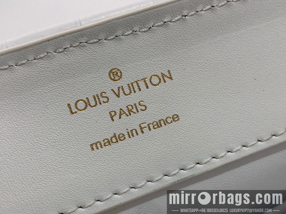 LV Bags Cap M83088 12x8x22cm gf