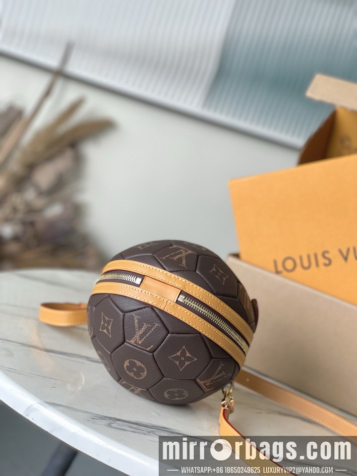 LV Bags SoccerBall M13894 19x19x19cm gf