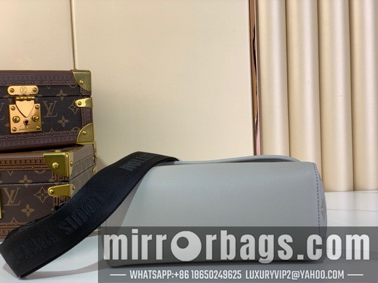 LV Bags Pulse M14912 17x11x26.6cm gf