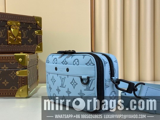 LV Bags Alpha m14790 11x18.5x6.5cm gf