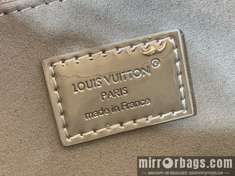 LV Bags On m26373 19x11.5x25cm gf