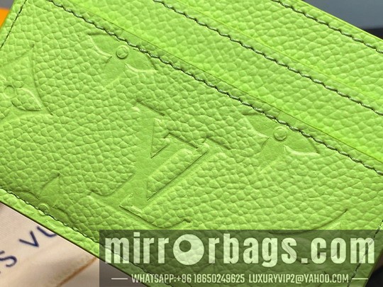 LV Bags Charms M13645 10.2x7.3x0.3cm gf