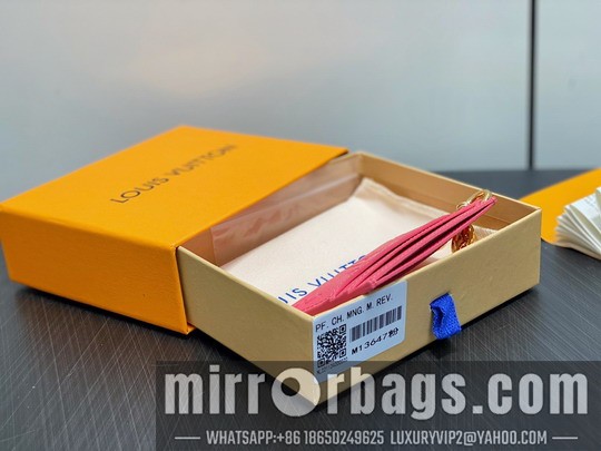 LV Bags Charms M13647 10.2x7.3x0.3cm gf