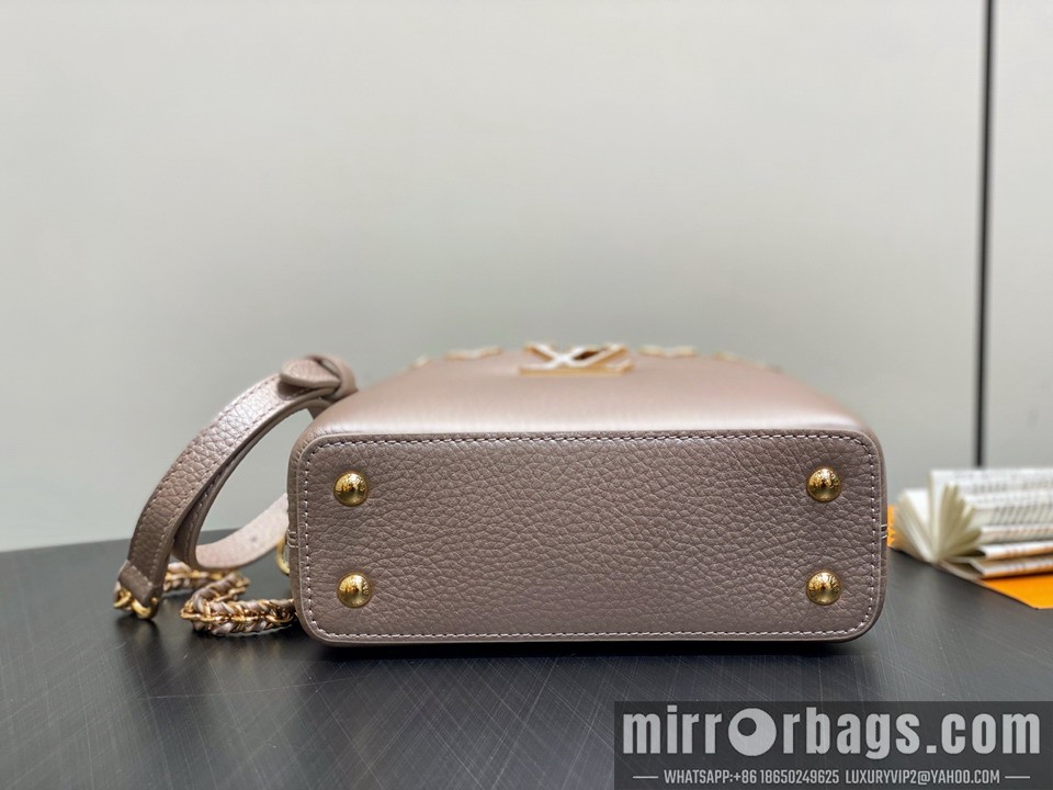 LV Bags Cap M22436 21x14x8cm gf
