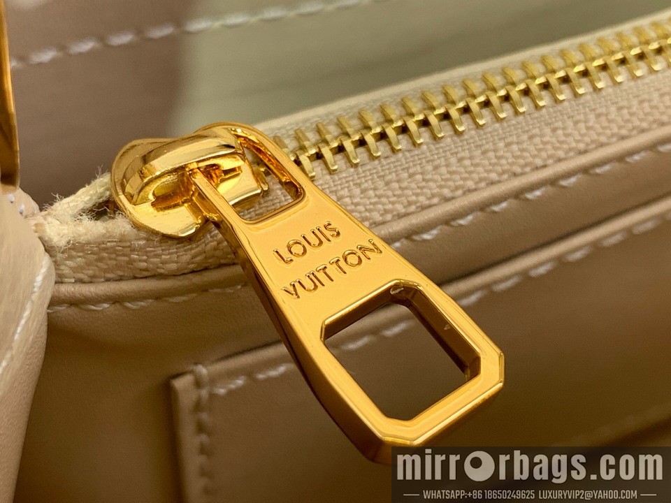 LV Bags Cap m25461 21x14x8cm gf1
