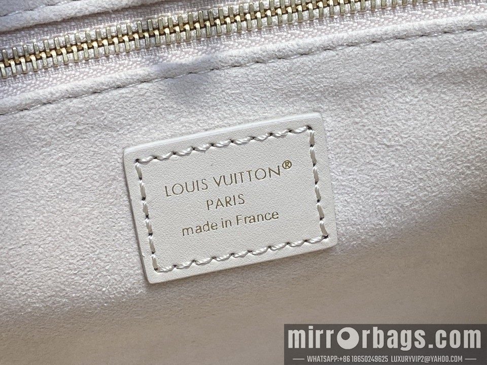 LV Bags On M25770 19x11.5x25cm gf