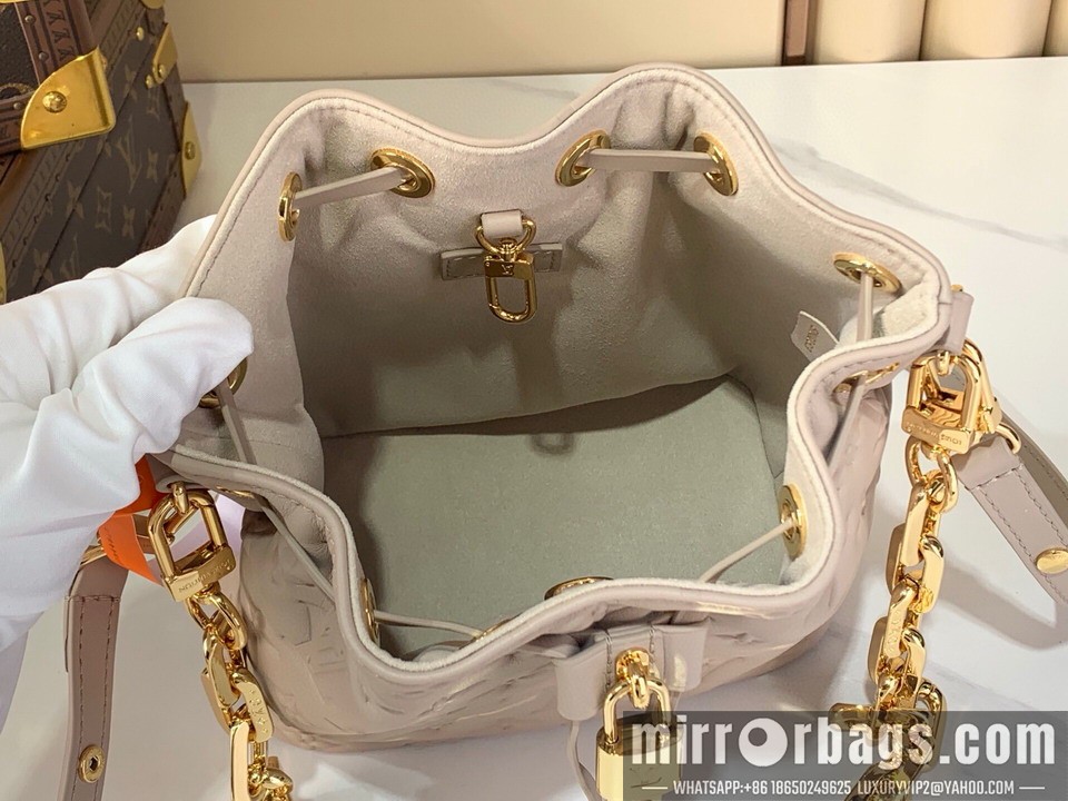 LV Bags Bucket M26216 20x20x10cm gf1