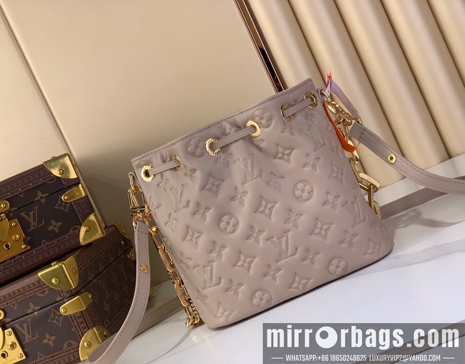 LV Bags Bucket M26216 20x20x10cm gf1