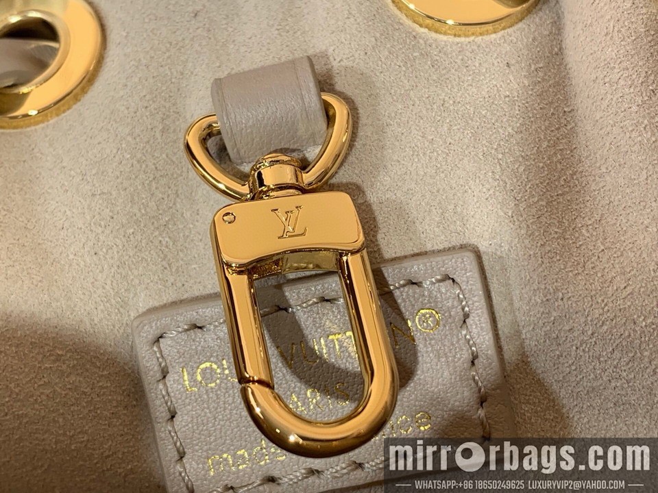 LV Bags Bucket M26216 20x20x10cm gf1