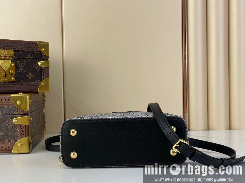 LV Bags Cap M83088 12x8x22cm gf1