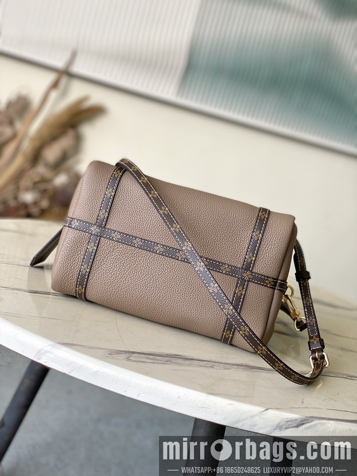 LV Bags M13667 25x15x18cm gf1