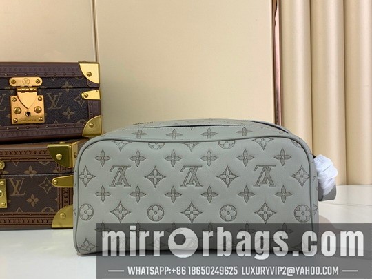 LV Bags Dopp Kit m14843 15x16.5x28cm gf2