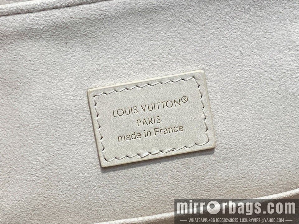 LV Bags Backup M15113 20x22x14cm gf