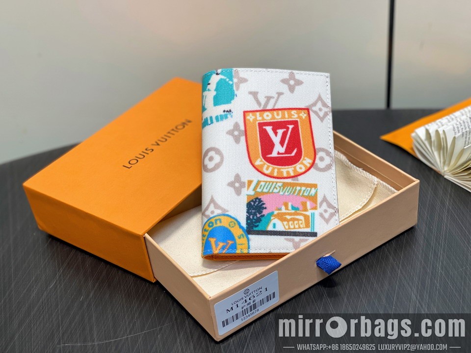 LV Bags M83519 10x14x2.5cm gf1