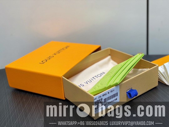 LV Bags Charms M13645 10.2x7.3x0.3cm gf