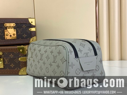 LV Bags Dopp Kit m14843 15x16.5x28cm gf2