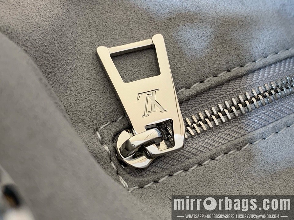 LV Bags On m26373 19x11.5x25cm gf