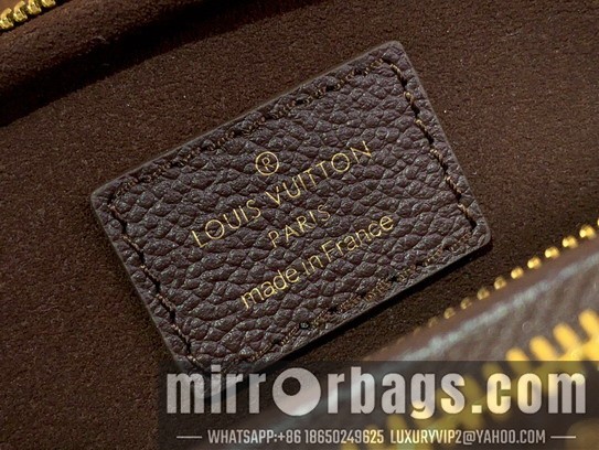LV Bags Bumbag M82208 17x12x9.5cm gf