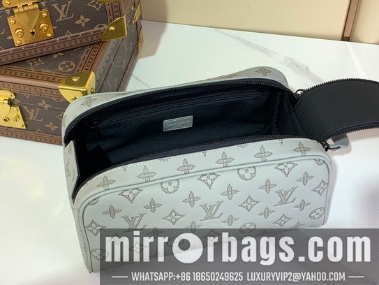 LV Bags Dopp Kit m14843 15x16.5x28cm gf2