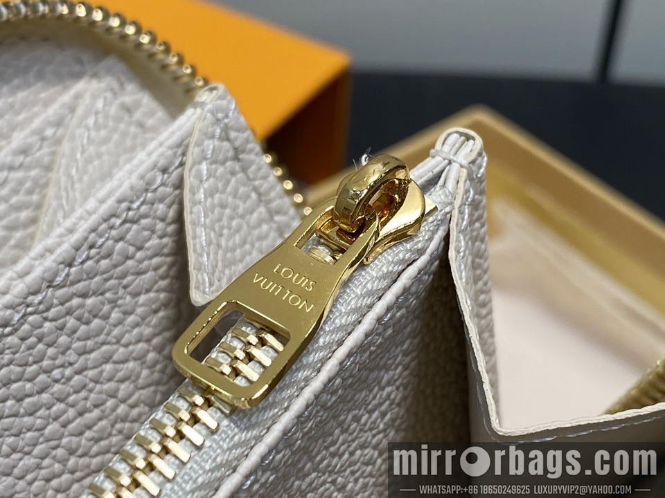 LV Bags Zippy M25594 7.7x4.1x1cm gf