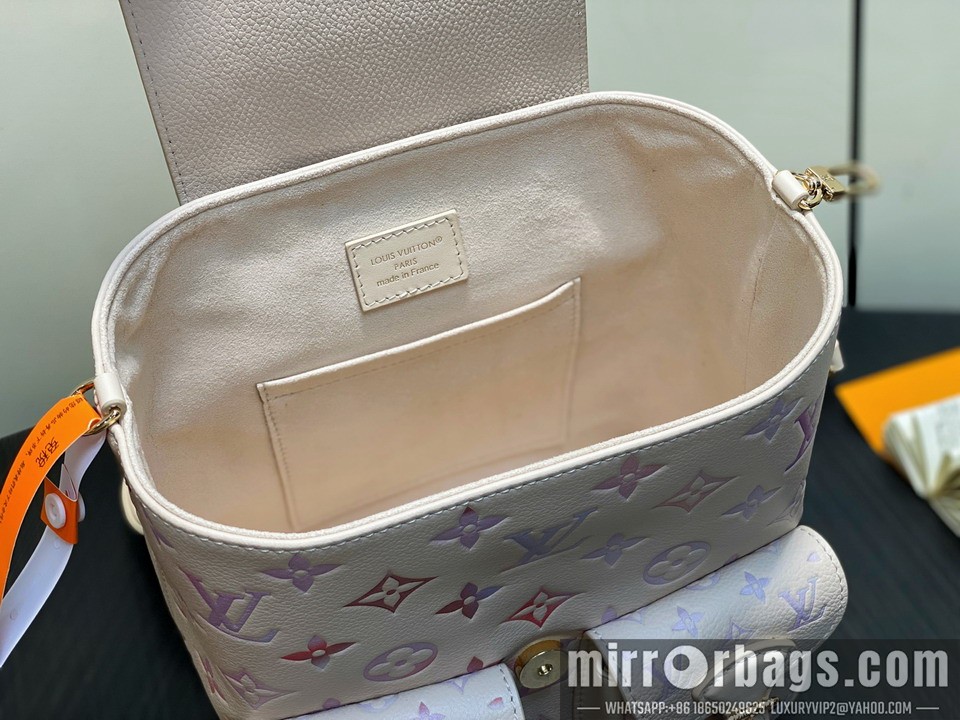 LV Bags Backup M15113 20x22x14cm gf