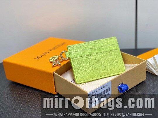 LV Bags Charms M13645 10.2x7.3x0.3cm gf