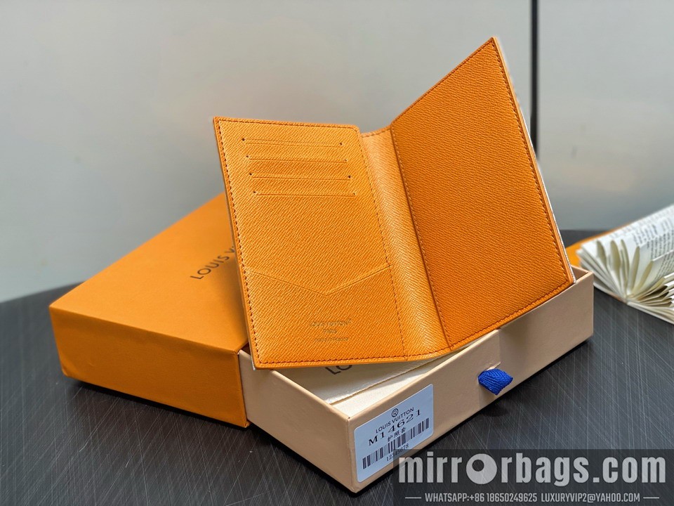 LV Bags M83519 10x14x2.5cm gf1