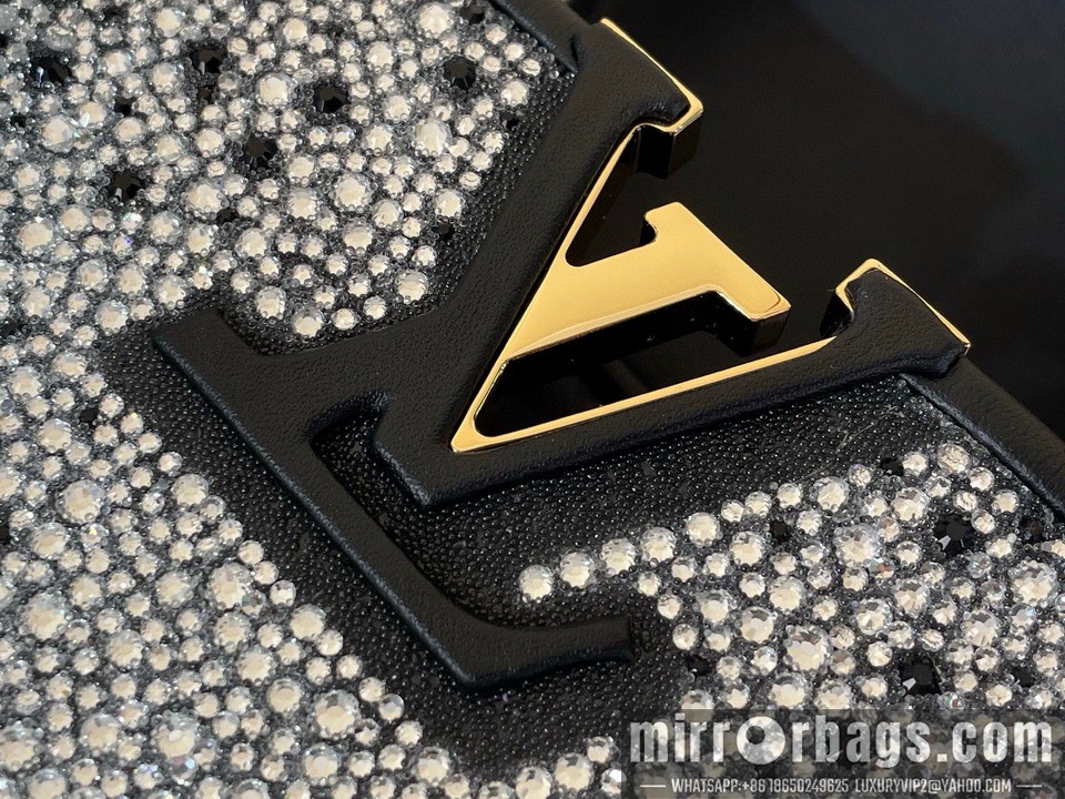 LV Bags Cap M83088 12x8x22cm gf1