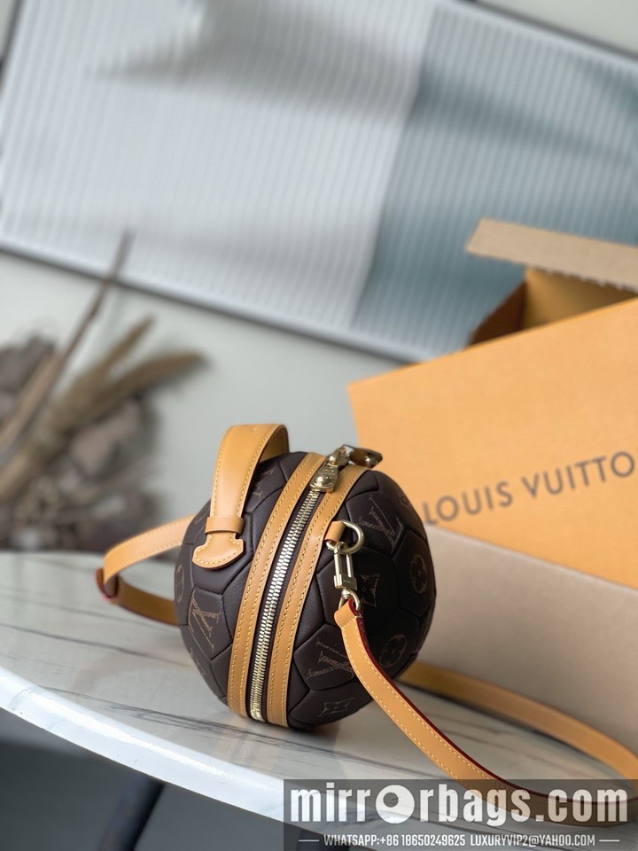 LV Bags SoccerBall M13894 19x19x19cm gf