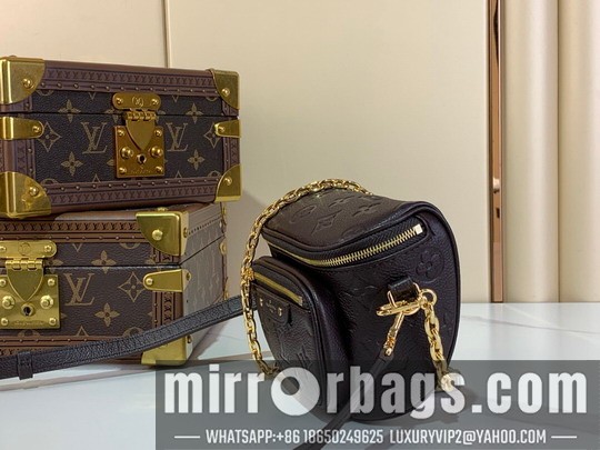 LV Bags Bumbag M82208 17x12x9.5cm gf