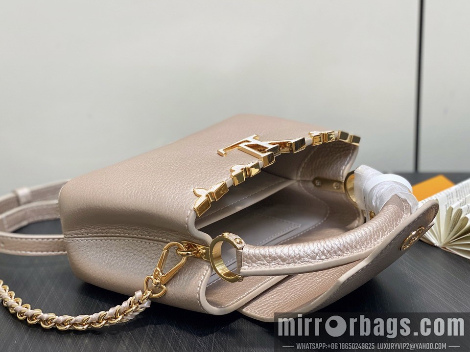 LV Bags Cap M22436 21x14x8cm gf