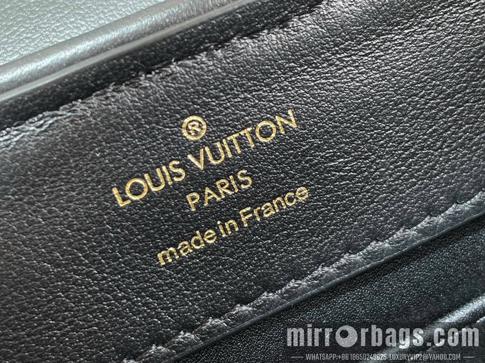 LV Bags Cap M83088 12x8x22cm gf1