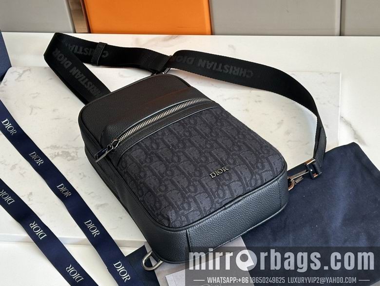 1:1 Louis Vuitton Bags 93915 17X26X8cm WP 2colour