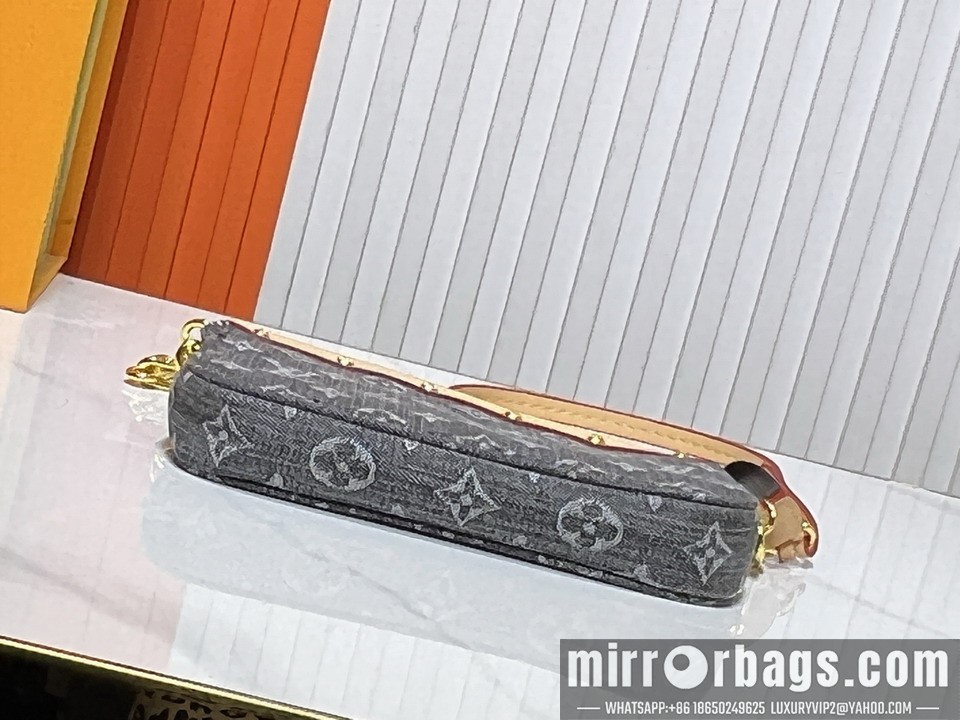 1:1 Louis Vuitton Bags Pochette Acc M13404 22x13x4cm ss3