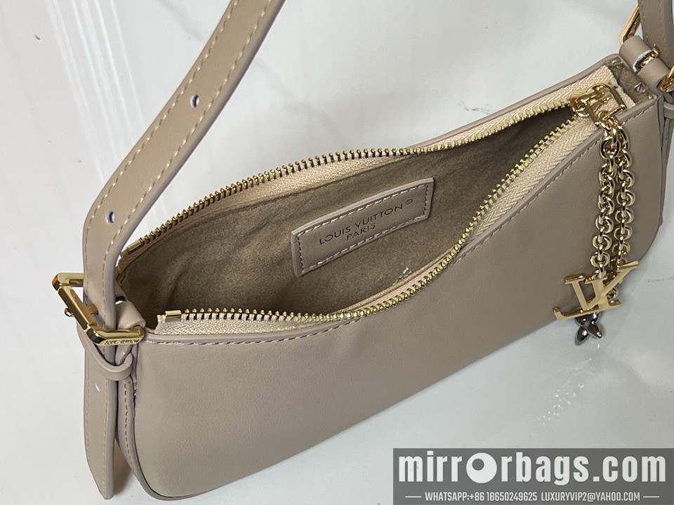 1:1 Louis Vuitton Bags Liv chette 25784 23x10x4cm ss2